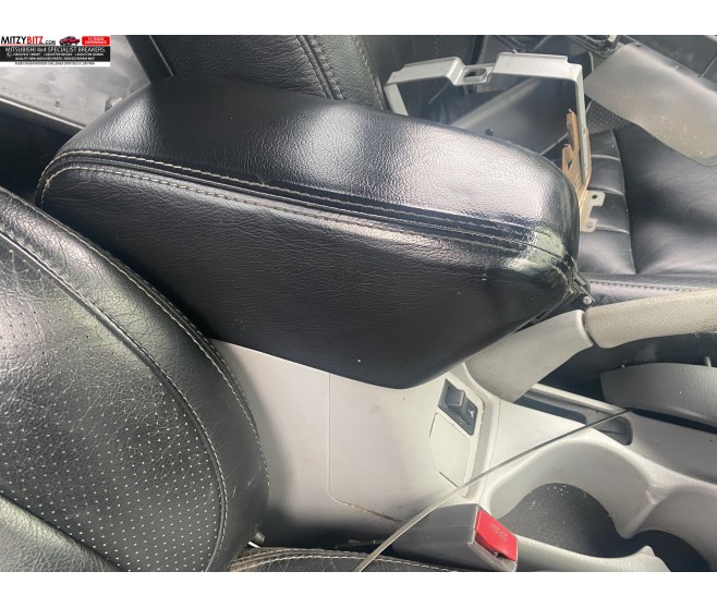 CENTRE FLOOR CONSOLE LID ONLY FOR A MITSUBISHI K90# - CENTRE FLOOR CONSOLE LID ONLY