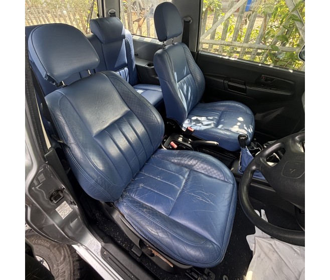 SEAT SET FRONT AND REAR FOR A MITSUBISHI PAJERO PININ/MONTERO IO - H66W