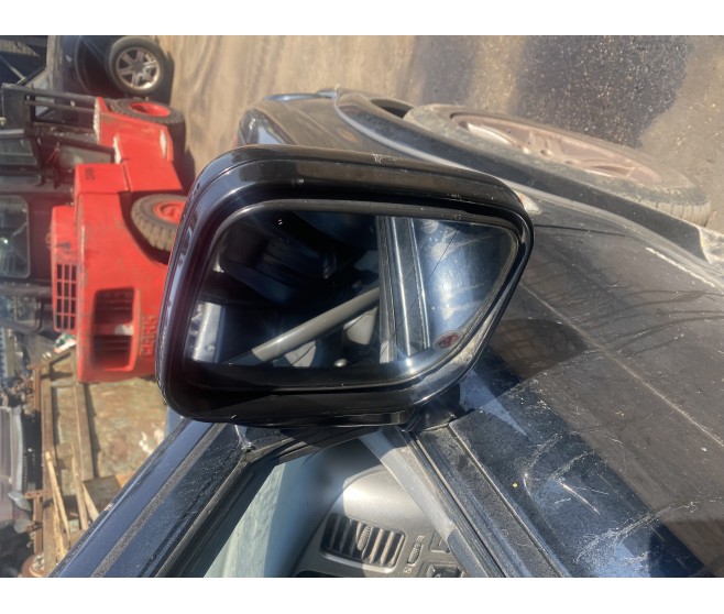 BLACK FRONT RIGHT DOOR POWER FOLDING WING MIRROR FOR A MITSUBISHI PAJERO/MONTERO SPORT - K96W