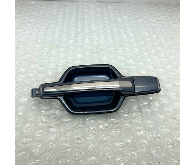 OUTSIDE DOOR HANDLE REAR LEFT FOR A MITSUBISHI PAJERO - V75W