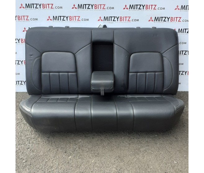 REAR BENCH SEAT FOR A MITSUBISHI L200 - K76T
