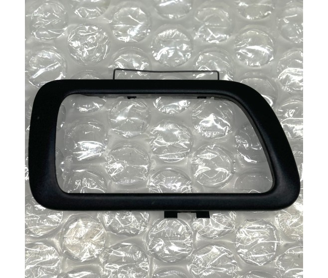 RIGHT INSIDE DOOR HANDLE COVER FOR A MITSUBISHI PAJERO/MONTERO - V78W