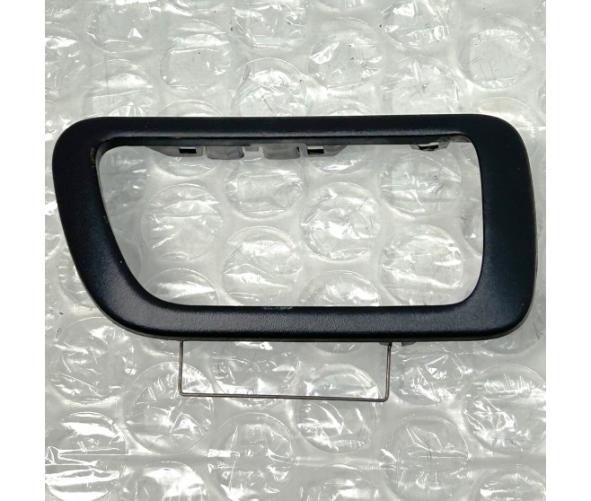 RIGHT INSIDE DOOR HANDLE COVER FOR A MITSUBISHI PAJERO/MONTERO - V73W