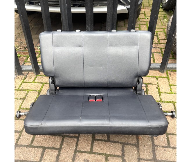 THIRD ROW REAR SEAT SET FOR A MITSUBISHI PAJERO/MONTERO - V97W