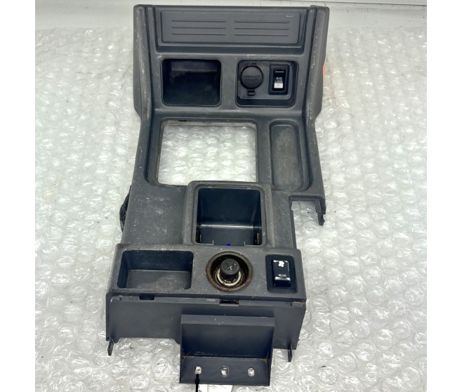 FRONT FLOOR CONSOLE FOR A MITSUBISHI PAJERO - V26C