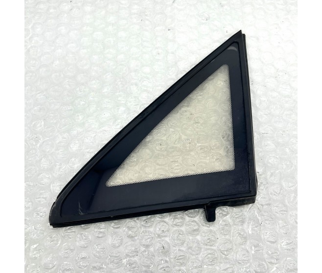 PILLAR WINDOW GLASS FRONT LEFT FOR A MITSUBISHI DELICA SPACE GEAR/CARGO - PA4W