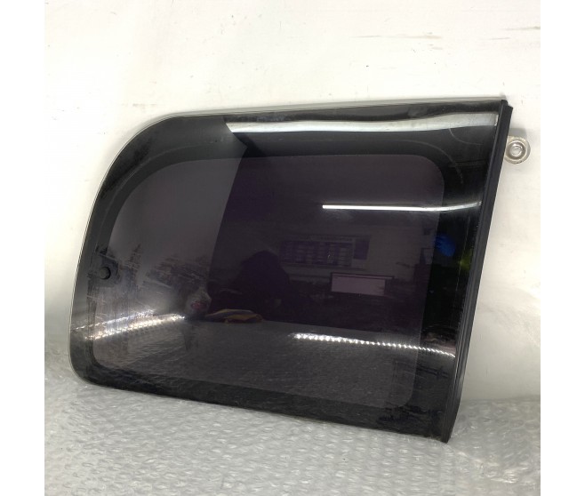 WINDOW QUARTER GLASS REAR RIGHT FOR A MITSUBISHI SPACE GEAR/L400 VAN - PA3W