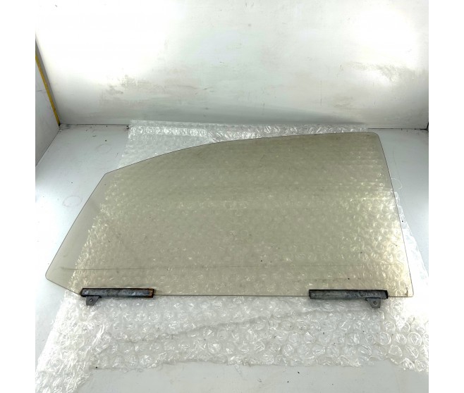 FRONT DOOR WINDOW GLASS LEFT FOR A MITSUBISHI DELICA SPACE GEAR/CARGO - PB5W