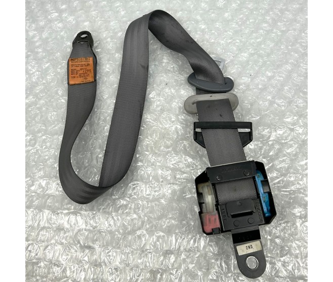 SEAT BELT 2ND ROW RIGHT FOR A MITSUBISHI PA3W - 2000/2WD/SHORT(WAGON)<95M-> - GLS(3DR),5FM/T CHINA / 1994-06-01 - 2002-05-31 - 