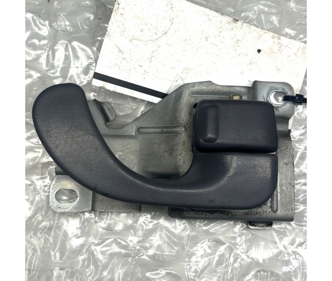 INNER DOOR HANDLE FRONT RIGHT FOR A MITSUBISHI SPACE GEAR/L400 VAN - PD4V