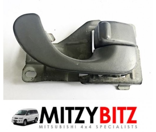 INNER DOOR HANDLE FRONT RIGHT FOR A MITSUBISHI DELICA SPACE GEAR/CARGO - PD4W