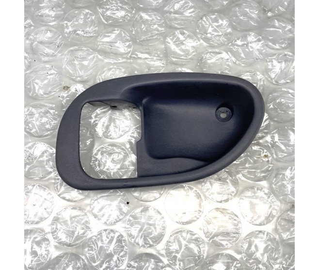 INNER DOOR HANDLE COVER FRONT LEFT FOR A MITSUBISHI SPACE GEAR/L400 VAN - PD4V