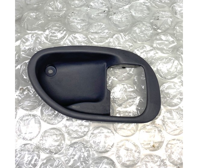 INNER DOOR HANDLE COVER FRONT RIGHT FOR A MITSUBISHI SPACE GEAR/L400 VAN - PA3V