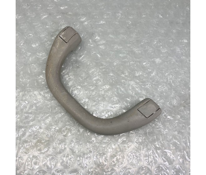 FRONT WINDSCREEN POST GRAB HANDLE FOR A MITSUBISHI SPACE GEAR/L400 VAN - PA4W