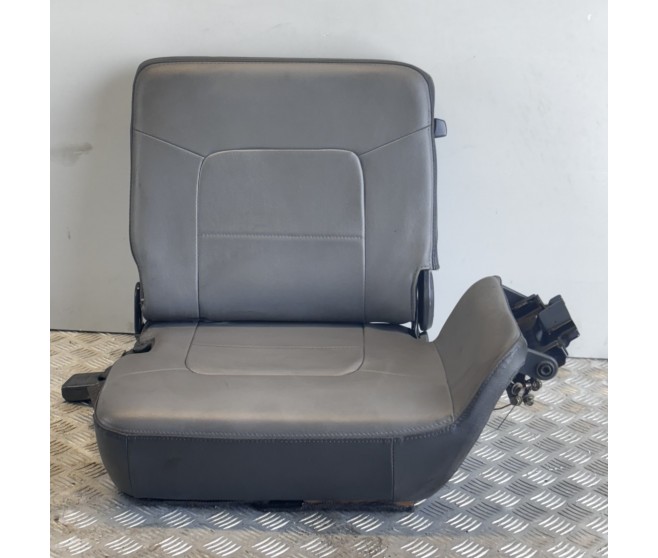 THIRD ROW SEAT LEFT FOR A MITSUBISHI PAJERO/MONTERO - V46W