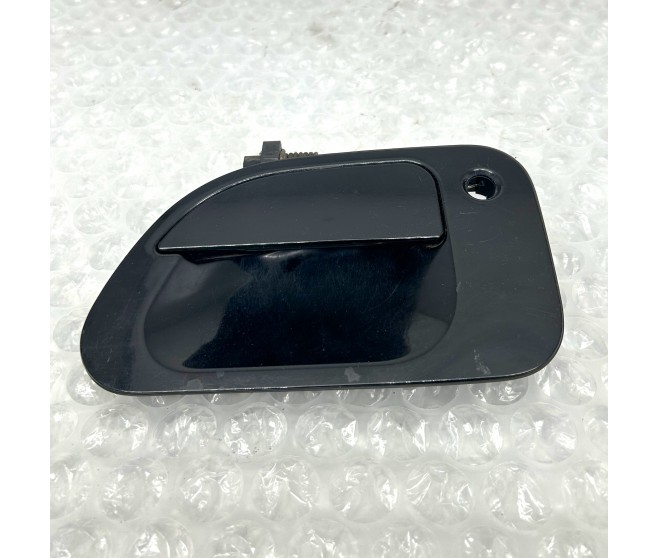 DOOR HANDLE FRONT LEFT FOR A MITSUBISHI DELICA SPACE GEAR/CARGO - PD4W