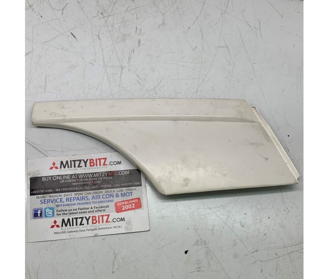 LEFT REAR ROOF TRIM FOR A MITSUBISHI DELICA SPACE GEAR/CARGO - PD4W