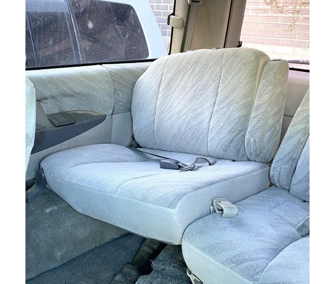 THIRD ROW SEAT RIGHT FOR A MITSUBISHI SPACE GEAR/L400 VAN - PA3W