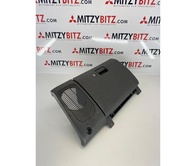 GLOVEBOX AND HOUSING FOR A MITSUBISHI L200 - K76T