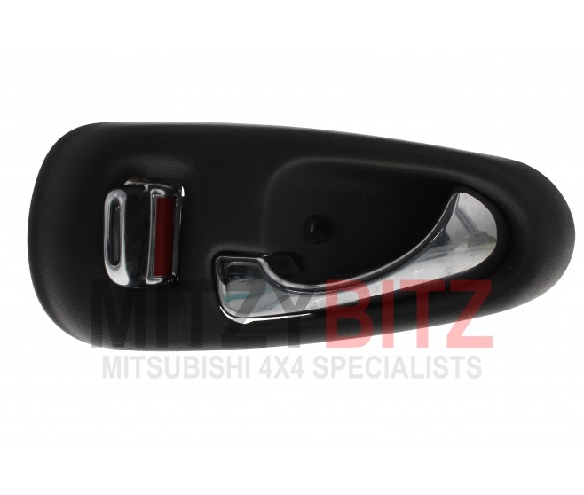 INSIDE DOOR HANDLE AND COVER LEFT FOR A MITSUBISHI L200 - K77T