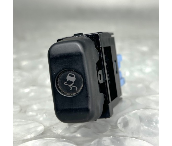 TRACTION CONTROL SWITCH FOR A MITSUBISHI V70# - TRACTION CONTROL SWITCH