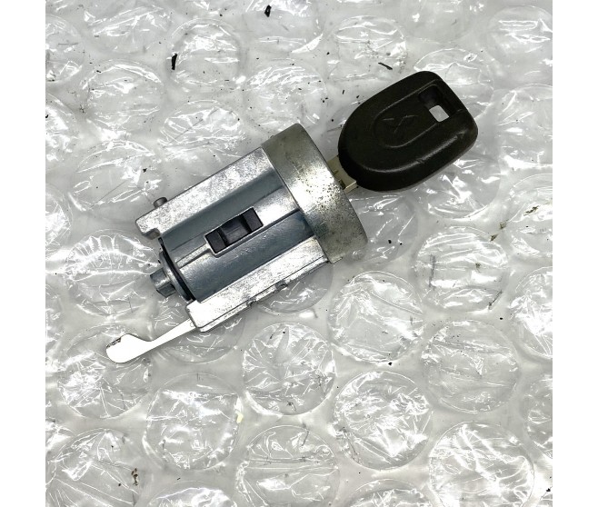 IGNITION BARREL WITH ONE KEY FOR A MITSUBISHI MONTERO - V75W
