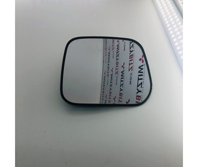 FRONT RIGHT DOOR WING MIRROR GLASS ONLY FOR A MITSUBISHI V60# - FRONT RIGHT DOOR WING MIRROR GLASS ONLY