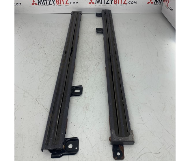 MIDDLE ROW CAPTAIN SEAT RUNNER RAILS FOR A MITSUBISHI SPACE GEAR/L400 VAN - PA3W