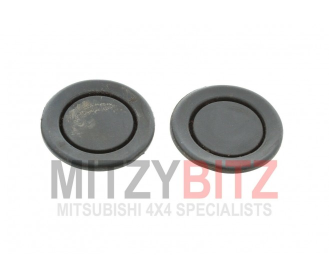 2 X RUBBER BODY / FLOOR PLUGS FOR A MITSUBISHI GF0# - WIRING & ATTACHING PARTS