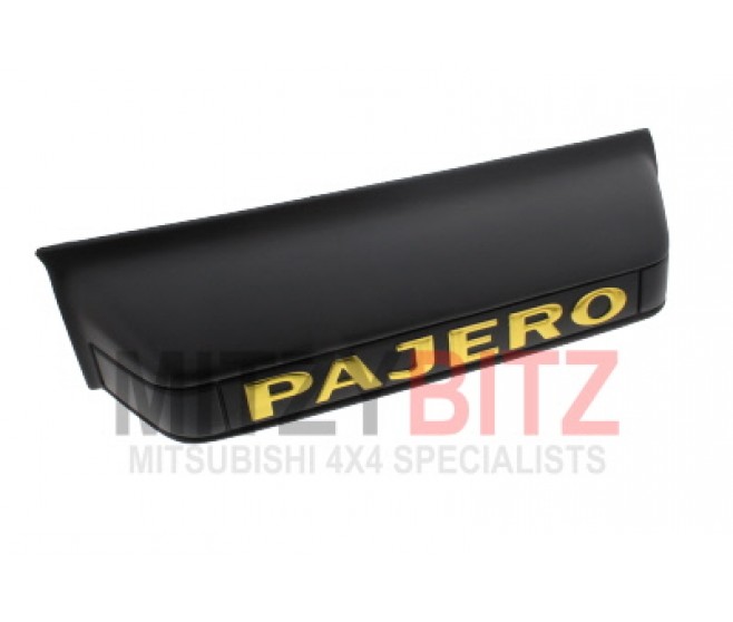 REAR NUMBER PLATE LIGHT LAMP ASSY WITH GOLD DECAL FOR A MITSUBISHI PAJERO - V45W
