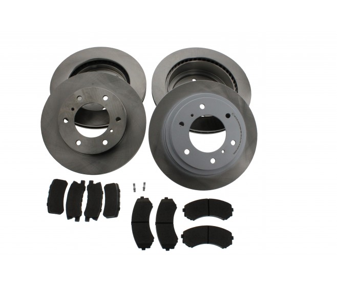 FRONT AND REAR BRAKE DISCS AND PADS KIT FOR A MITSUBISHI V80# - FRONT AND REAR BRAKE DISCS AND PADS KIT