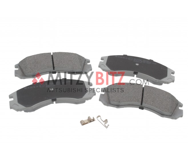 FRONT BRAKE PADS FOR A MITSUBISHI DELICA SPACE GEAR/CARGO - PD6W