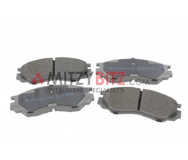 FRONT BRAKE PADS FOR A MITSUBISHI DELICA SPACE GEAR/CARGO - PA5V