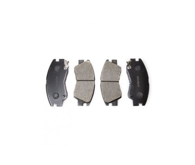 FRONT BRAKE PADS FOR A MITSUBISHI DELICA STAR WAGON/VAN - P05V