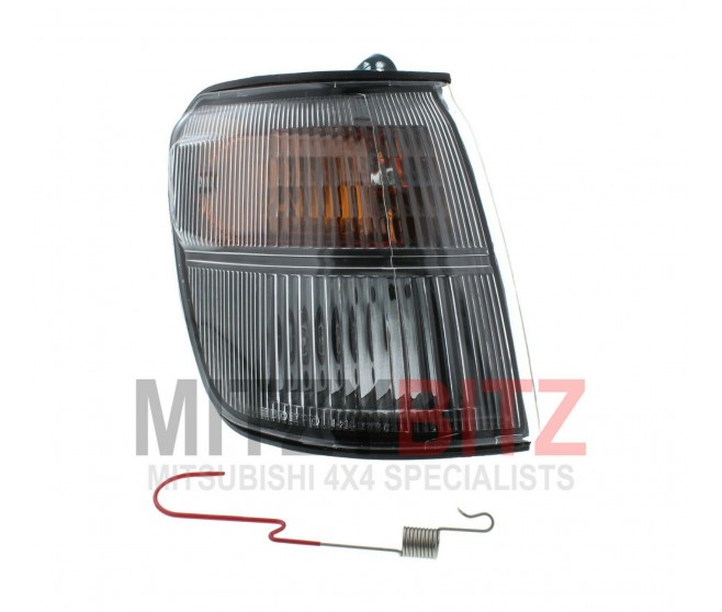 FRONT RIGHT INDICATOR COMBINATION LAMP FOR A MITSUBISHI PAJERO - V24W