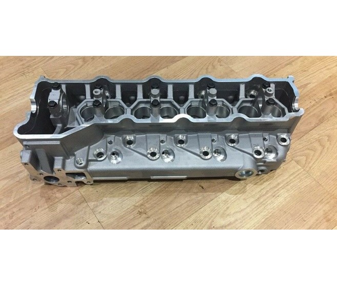 2.8 4M40 BARE CYLINDER HEAD FOR A MITSUBISHI CHALLENGER - K97WG