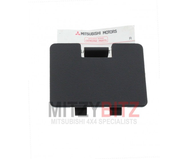 TAILGATE DOOR CARD CAP PLUG LID FOR A MITSUBISHI PAJERO/MONTERO - V87W