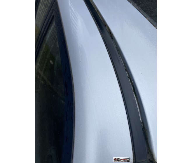 RIGHT SIDE ROOF GUTTER DRIP MOULDING TRIM FOR A MITSUBISHI CHALLENGER - K97WG