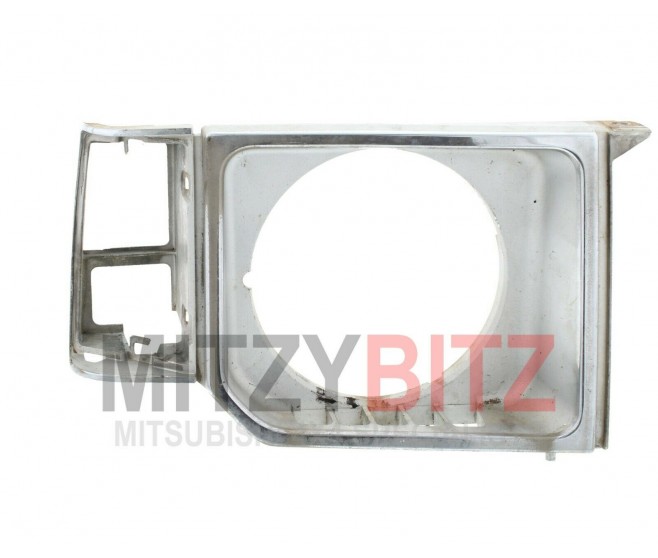 BLACK FRONT RIGHT HEAD LAMP LIGHT INDICATOR BEZEL FOR A MITSUBISHI PAJERO - L044G